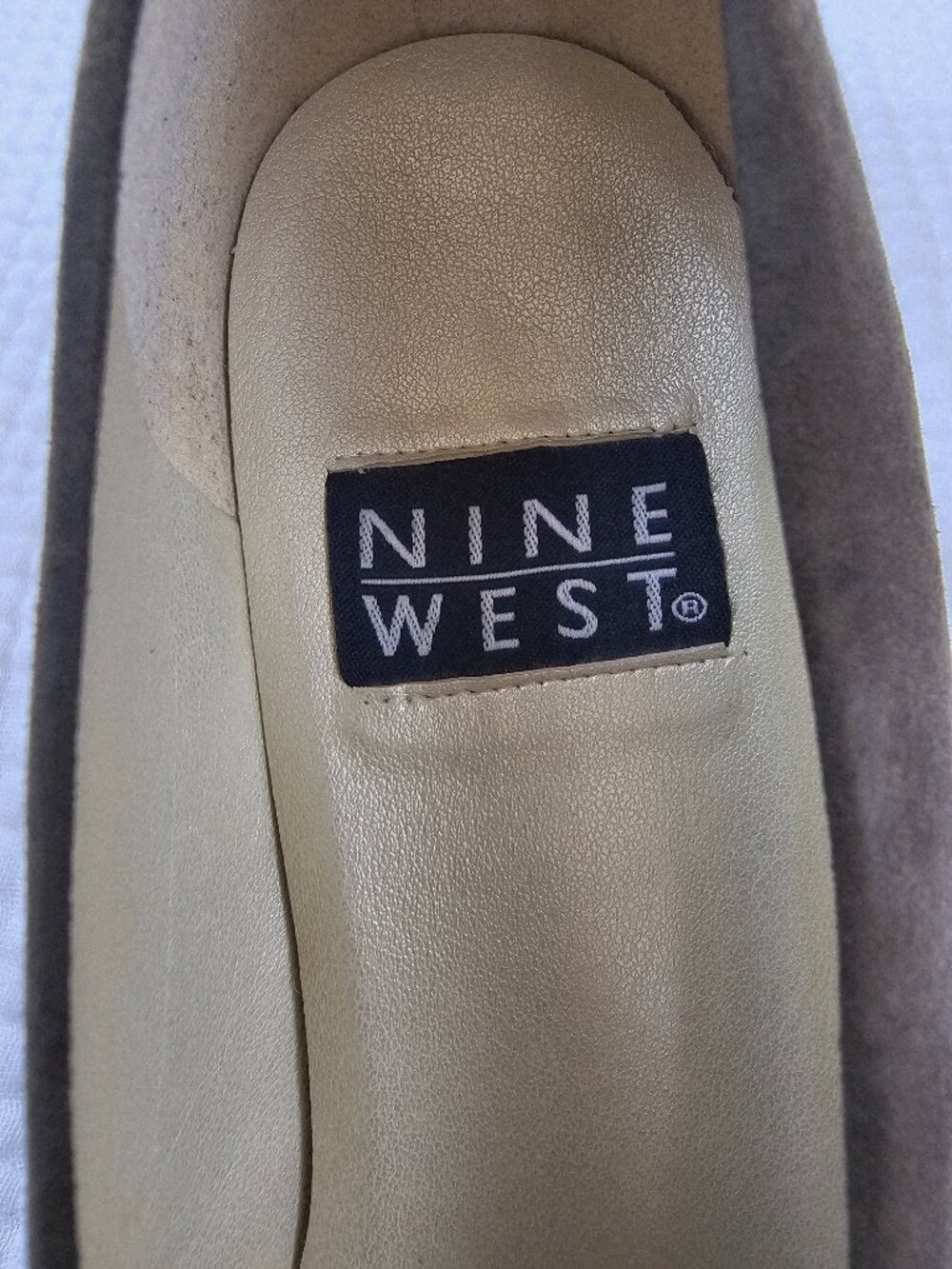 Nine West Vintage Olive Green Suede Kitten Heel Pump - Women's 8 - Picture 5 of 8